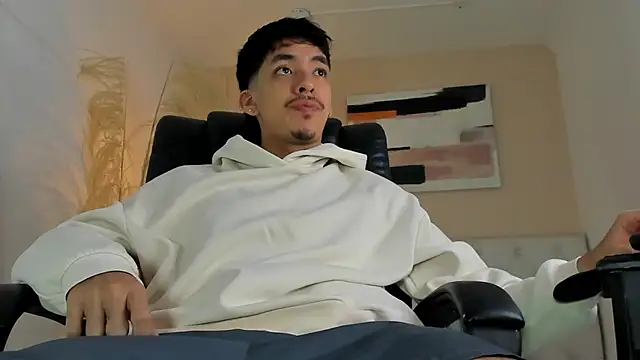 ISAAC CRYSTON online show from December 2025 10:37:01 PM