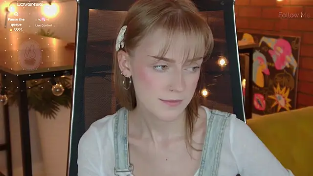 Snapshot of KiraMontoya chatting on June 2026 08:47:01 PM KiraMontoya online show from June 2026 08:47:01 PM
