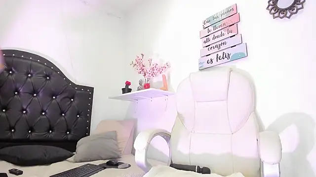 Snapshot of Atenea_jonson chatting on February 2025 12:59:01 AM Atenea jonson online show from February 2025 12:59:01 AM