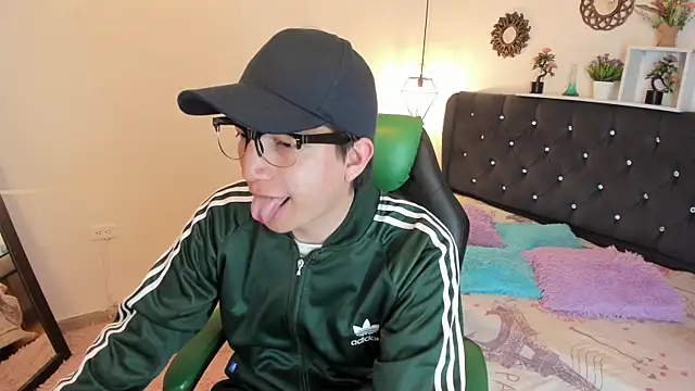 Golden-Boyy online show from October 2025 03:37:02 AM