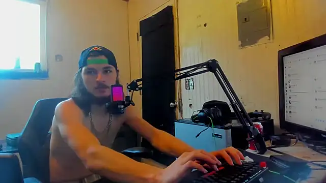 nuttyking2022 online show from February 2025 09:10:01 PM