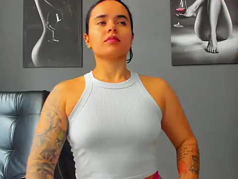 Snapshot of karlyjons12 chatting on December 2025 04:23:02 PM karlyjons12 online show from December 2025 04:23:02 PM