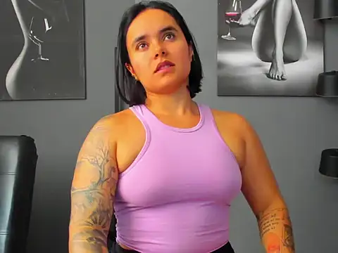 karlyjons12 online show from May 2026 05:52:01 PM