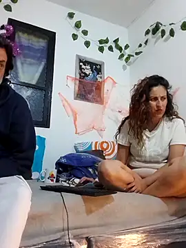 Snapshot of jeans_and_emma chatting on October 2025 01:46:02 AM jeans and emma online show from October 2025 01:46:02 AM