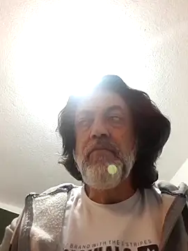 Snapshot of jeans_and_emma chatting on December 2025 12:52:02 AM jeans and emma online show from December 2025 12:52:02 AM