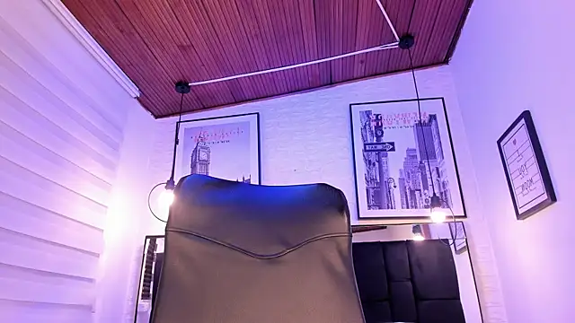 tylla  online show from October 2025 04:04:01 AM