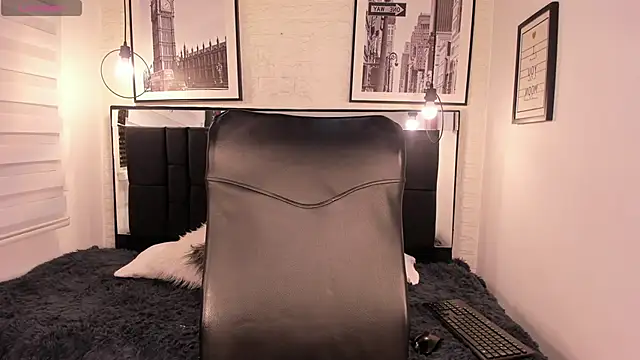 tylla  online show from October 2025 03:25:01 AM