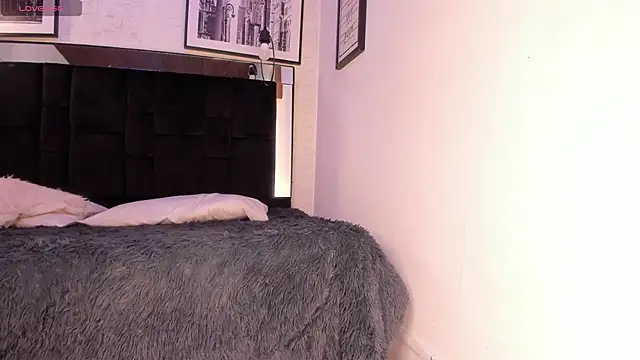 tylla  online show from November 2025 04:11:01 AM