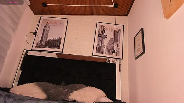 tylla  online show from November 2025 08:38:02 PM