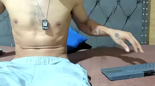 Snapshot of guyeifmaxiro chatting on February 2025 11:52:01 PM guyeifmaxiro online show from February 2025 11:52:01 PM