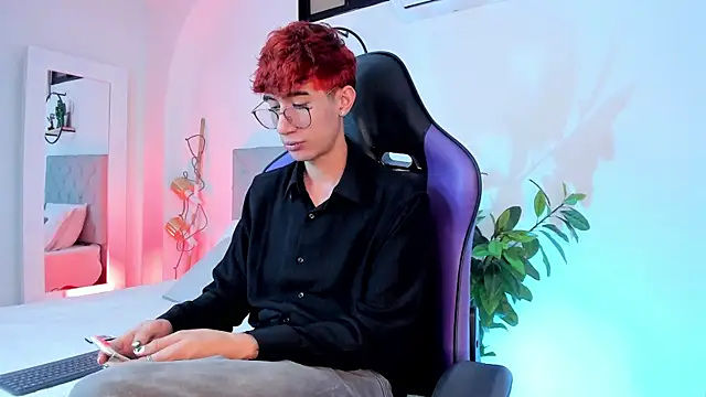 NovaaWheler online show from March 2025 04:25:02 AM