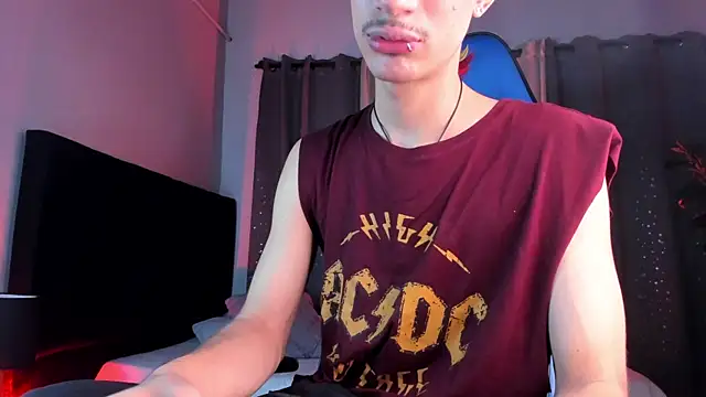 NovaaWheler online show from October 2025 07:22:02 PM