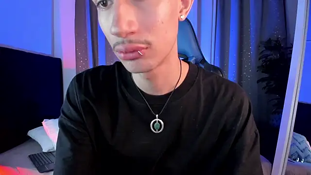 NovaaWheler online show from October 2025 07:45:01 PM