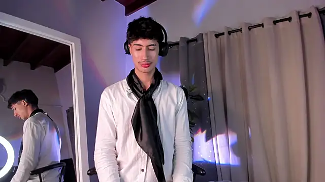 NovaaWheler online show from October 2025 08:07:02 PM