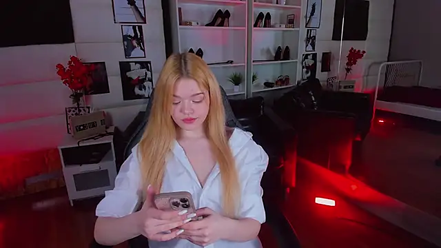 AdeleCartier online show from February 2025 01:19:01 AM