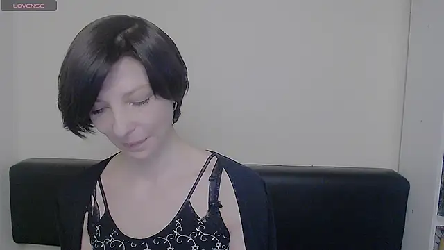 Snapshot of _AngeliaFlow_ chatting on February 2025 10:45:01 AM AngeliaFlow online show from February 2025 10:45:01 AM