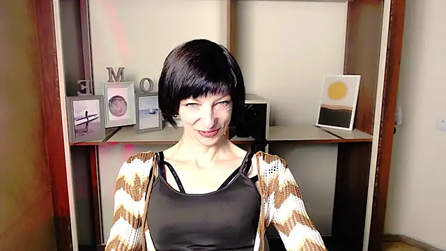 Snapshot of _AngeliaFlow_ chatting on September 2025 06:51:02 AM AngeliaFlow online show from September 2025 06:51:02 AM