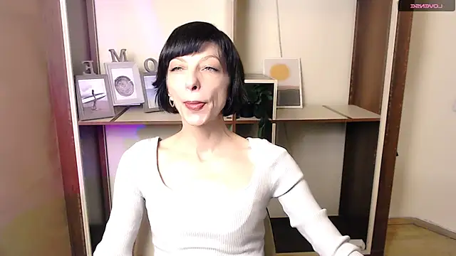 Snapshot of _AngeliaFlow_ chatting on October 2025 07:05:02 AM AngeliaFlow online show from October 2025 07:05:02 AM