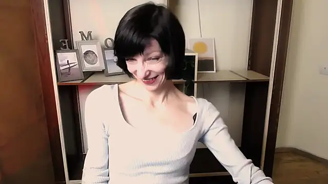 Snapshot of _AngeliaFlow_ chatting on October 2025 07:16:01 AM AngeliaFlow online show from October 2025 07:16:01 AM