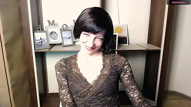 Snapshot of _AngeliaFlow_ chatting on October 2025 07:45:02 AM AngeliaFlow online show from October 2025 07:45:02 AM