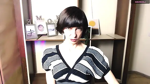 Snapshot of _AngeliaFlow_ chatting on October 2025 07:43:01 AM AngeliaFlow online show from October 2025 07:43:01 AM