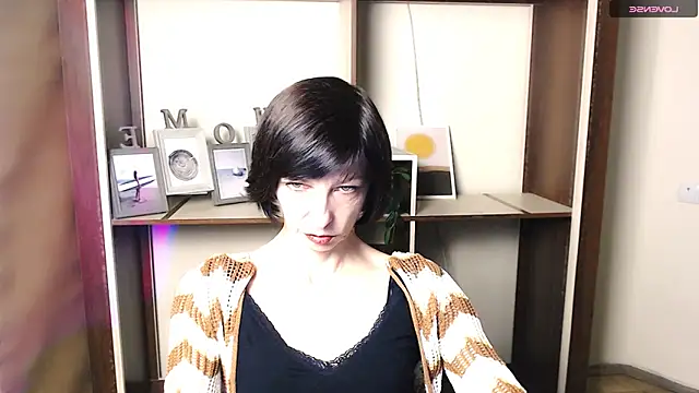 Snapshot of _AngeliaFlow_ chatting on October 2025 07:31:01 AM AngeliaFlow online show from October 2025 07:31:01 AM