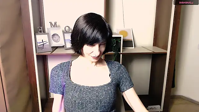 Snapshot of _AngeliaFlow_ chatting on November 2025 07:42:02 AM AngeliaFlow online show from November 2025 07:42:02 AM