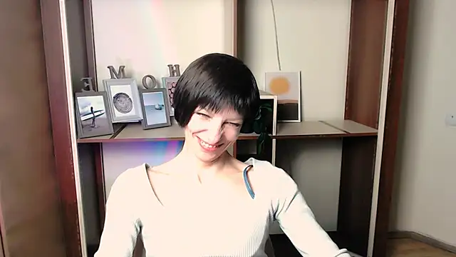 Snapshot of _AngeliaFlow_ chatting on November 2025 07:52:01 AM AngeliaFlow online show from November 2025 07:52:01 AM