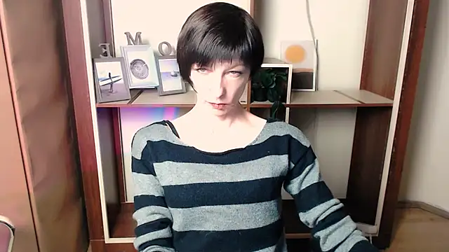 Snapshot of _AngeliaFlow_ chatting on November 2025 08:13:02 AM AngeliaFlow online show from November 2025 08:13:02 AM