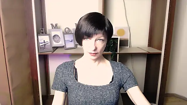 Snapshot of _AngeliaFlow_ chatting on November 2025 08:13:02 AM AngeliaFlow online show from November 2025 08:13:02 AM