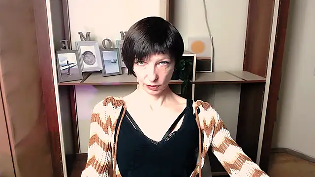 Snapshot of _AngeliaFlow_ chatting on November 2025 08:11:02 AM AngeliaFlow online show from November 2025 08:11:02 AM