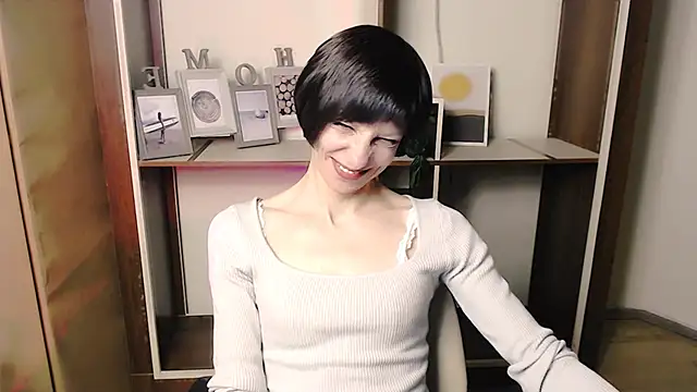 Snapshot of _AngeliaFlow_ chatting on November 2025 07:41:01 AM AngeliaFlow online show from November 2025 07:41:01 AM