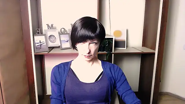 Snapshot of _AngeliaFlow_ chatting on November 2025 08:02:02 AM AngeliaFlow online show from November 2025 08:02:02 AM