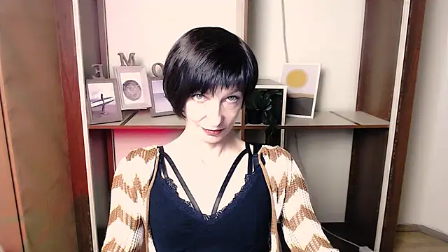 Snapshot of _AngeliaFlow_ chatting on November 2025 12:28:02 PM AngeliaFlow online show from November 2025 12:28:02 PM