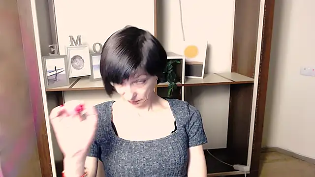 Snapshot of _AngeliaFlow_ chatting on November 2025 10:29:01 AM AngeliaFlow online show from November 2025 10:29:01 AM