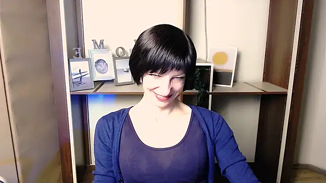 Snapshot of _AngeliaFlow_ chatting on December 2025 11:26:02 AM AngeliaFlow online show from December 2025 11:26:02 AM