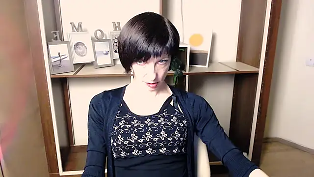 Snapshot of _AngeliaFlow_ chatting on December 2025 07:47:01 AM AngeliaFlow online show from December 2025 07:47:01 AM