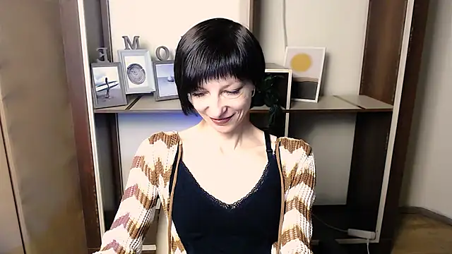 Snapshot of _AngeliaFlow_ chatting on December 2025 08:23:01 AM AngeliaFlow online show from December 2025 08:23:01 AM