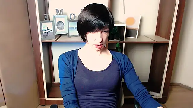 Snapshot of _AngeliaFlow_ chatting on December 2025 07:13:02 AM AngeliaFlow online show from December 2025 07:13:02 AM