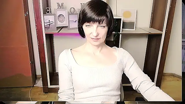 Snapshot of _AngeliaFlow_ chatting on June 2026 09:11:02 AM AngeliaFlow online show from June 2026 09:11:02 AM