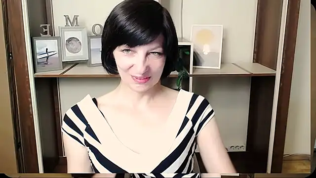 Snapshot of _AngeliaFlow_ chatting on June 2026 07:53:02 AM AngeliaFlow online show from June 2026 07:53:02 AM