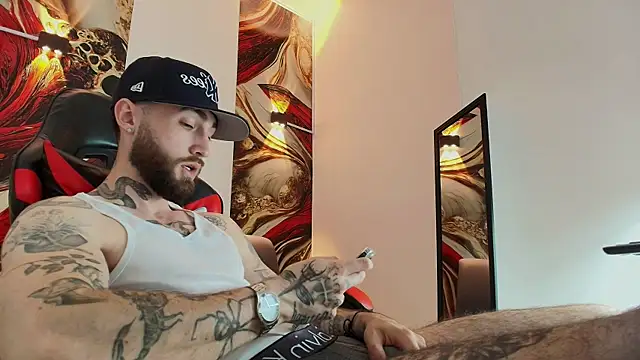 Luke davis01 online show from November 2025 01:32:01 PM