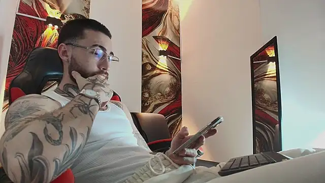 Luke davis01 online show from December 2025 01:17:02 PM