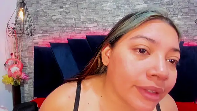 Sophia Brunett online show from April 2026 12:01:01 PM