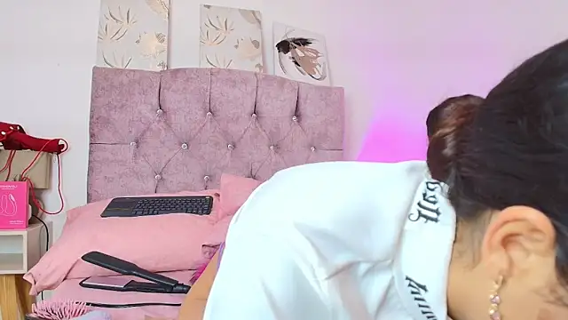 Skye Moore online show from March 2026 06:48:01 PM