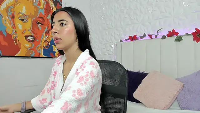 Snapshot of Mirandaa_Rogers chatting on February 2025 03:18:02 PM Mirandaa Rogers online show from February 2025 03:18:02 PM