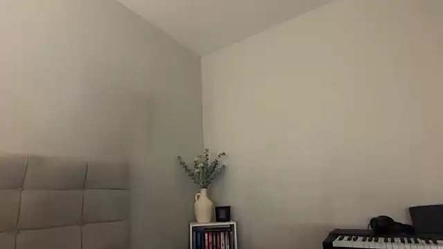 skyejde online show from April 2026 07:44:01 PM