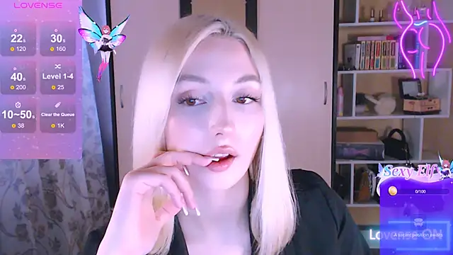 Snapshot of beauty_blonde chatting on March 2025 11:40:01 AM beauty blonde online show from March 2025 11:40:01 AM