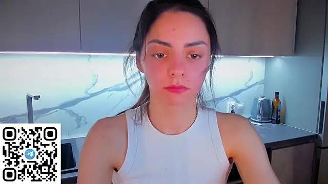 Snapshot of EmiliaZen chatting on April 2026 06:02:02 PM EmiliaZen online show from April 2026 06:02:02 PM