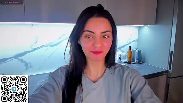 Snapshot of EmiliaZen chatting on April 2026 07:20:01 PM EmiliaZen online show from April 2026 07:20:01 PM